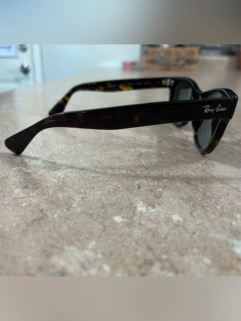 Ray-Ban Laramie tortoise sunglasses - Picture 7 of 16